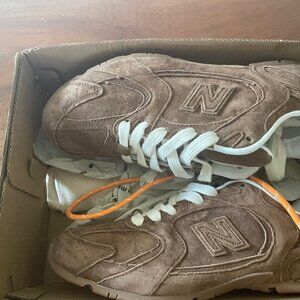 New Balance & MIU MIU Collaboration sneaker in Betis Glamour/Canberra, Size 38